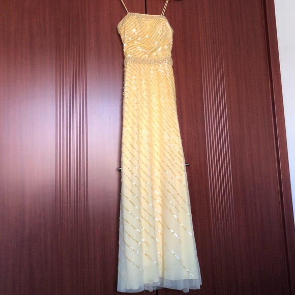 Sean Collection Gown 💫 - Picture 2 of 7